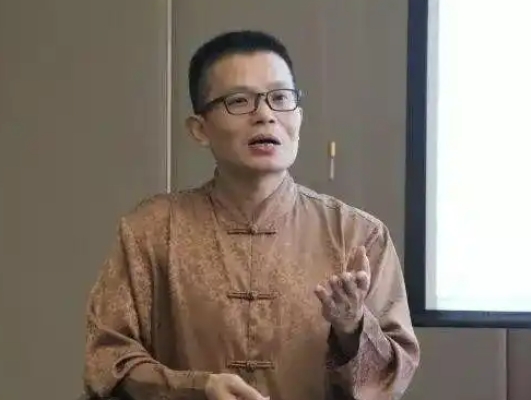 何逸舟