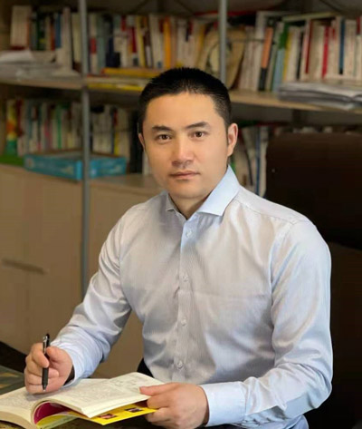 甘万龙
