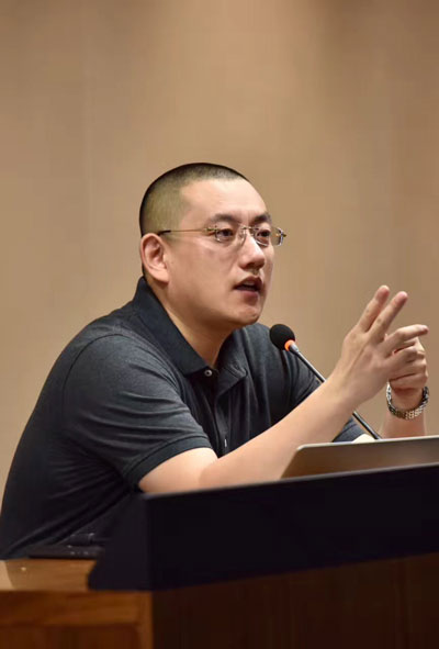 张顾严