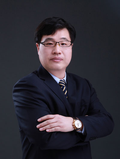 周炜