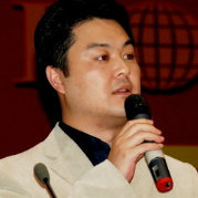 李炜